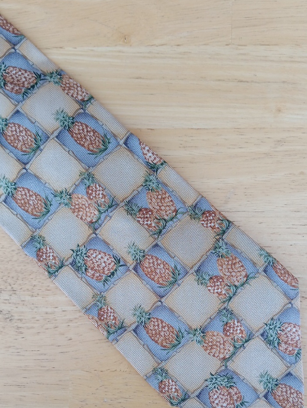 Tommy Bahama Pineapple Motif Silk *PRINT* Tie in Light Blue and Beige
